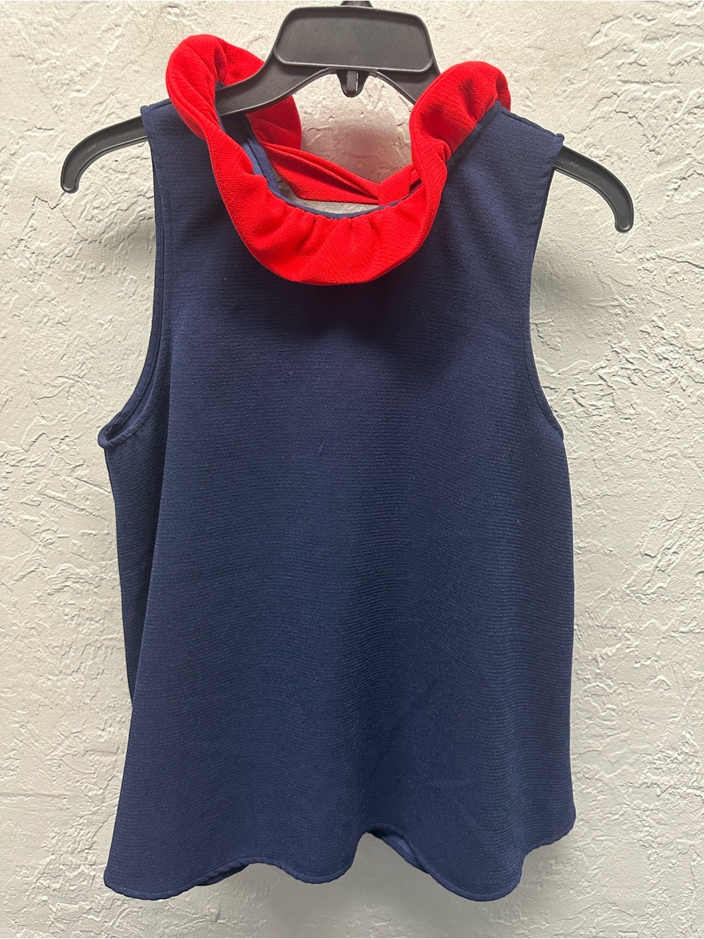 Tuckernuck Pomander Place Mason Ruffle Bow Tie Blouse Navy & Red size Medium